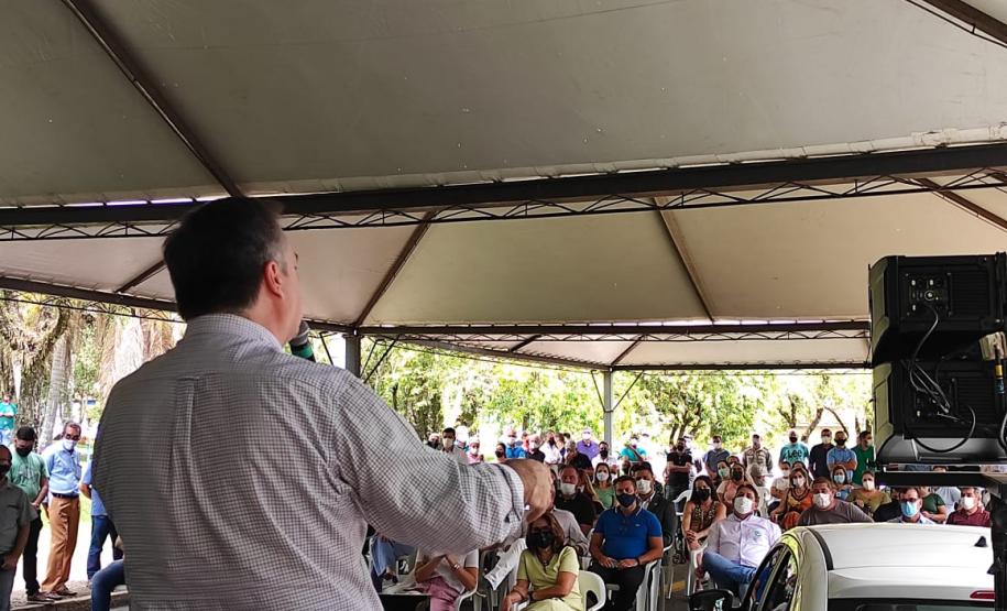 Saúde entrega novos veículos para a região de Telêmaco Borba e autoriza R$ 3,9 milhões em investimentos