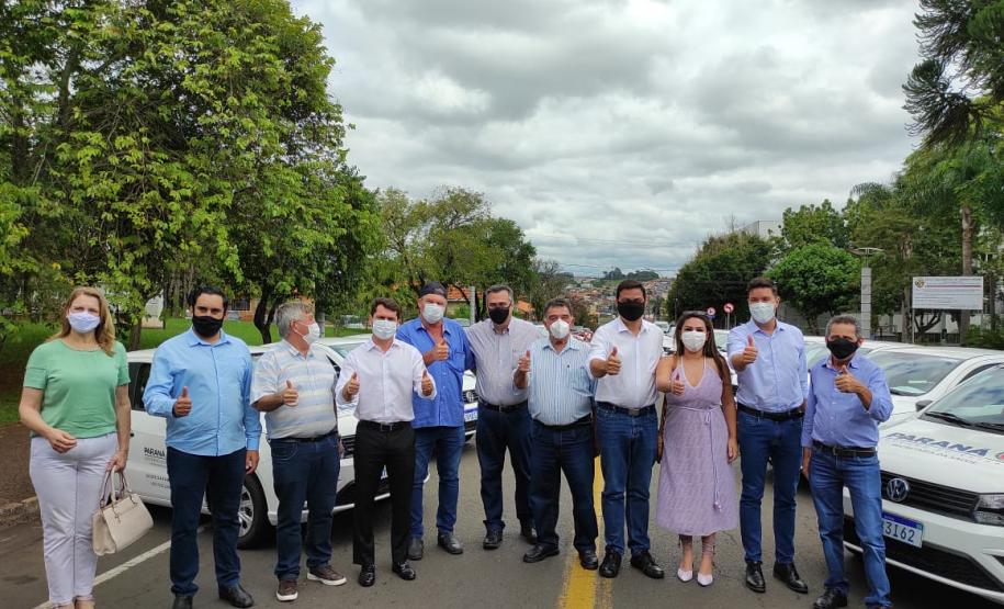 Saúde entrega novos veículos para a região de Telêmaco Borba e autoriza R$ 3,9 milhões em investimentos