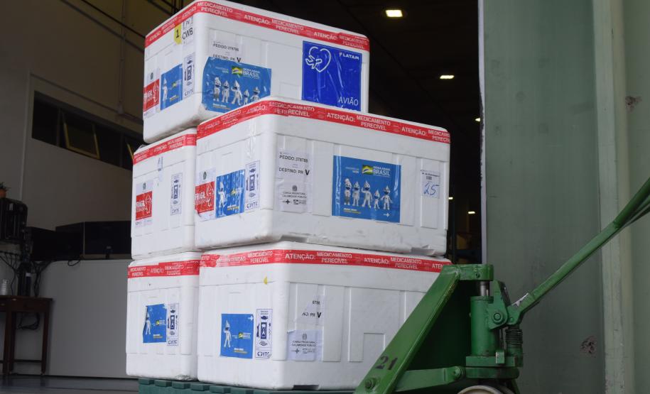 Saúde inicia semana com distribuição de mais 356 mil testes e 467,4 mil vacinas contra a Covid-19