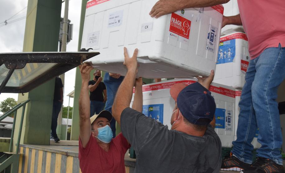 Saúde inicia semana com distribuição de mais 356 mil testes e 467,4 mil vacinas contra a Covid-19