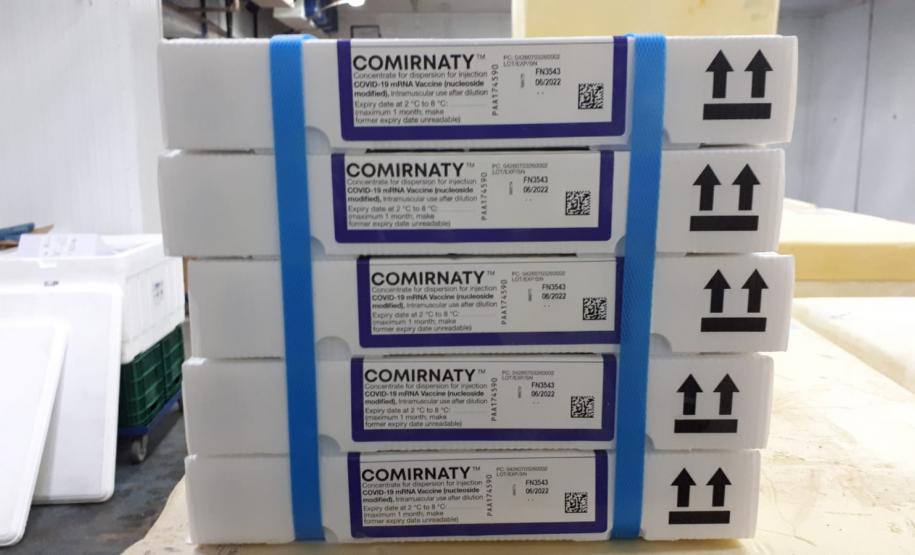 Mais 450 mil vacinas chegam ao Paraná e outras 354 mil ainda são aguardadas