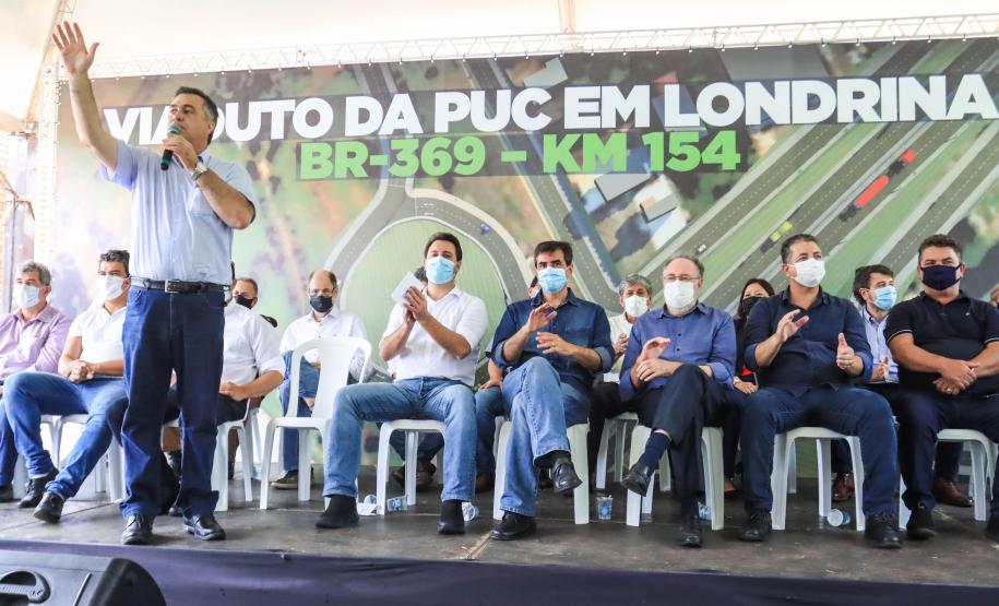 Saúde entrega 87 veículos e autoriza mais de R$ 11 milhões em investimentos para Londrina e região