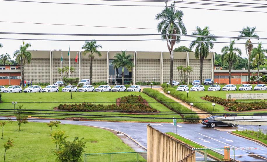 Saúde entrega 87 veículos e autoriza mais de R$ 11 milhões em investimentos para Londrina e região