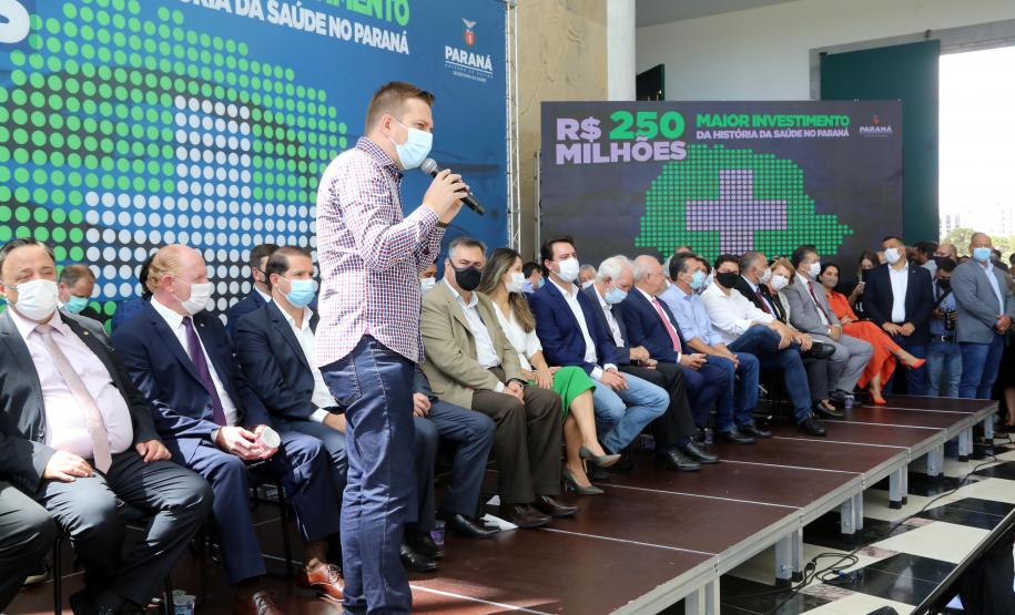 Investimento recorde na saúde pública do Paraná prevê mais de 300 obras e 744 novos veículos