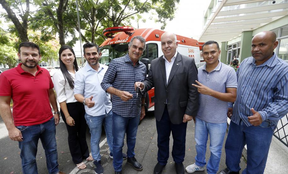 Saúde entrega ambulâncias para reforçar os serviços do Samu