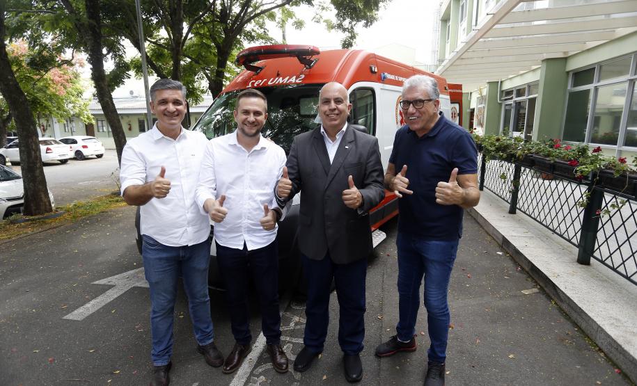 Saúde entrega ambulâncias para reforçar os serviços do Samu