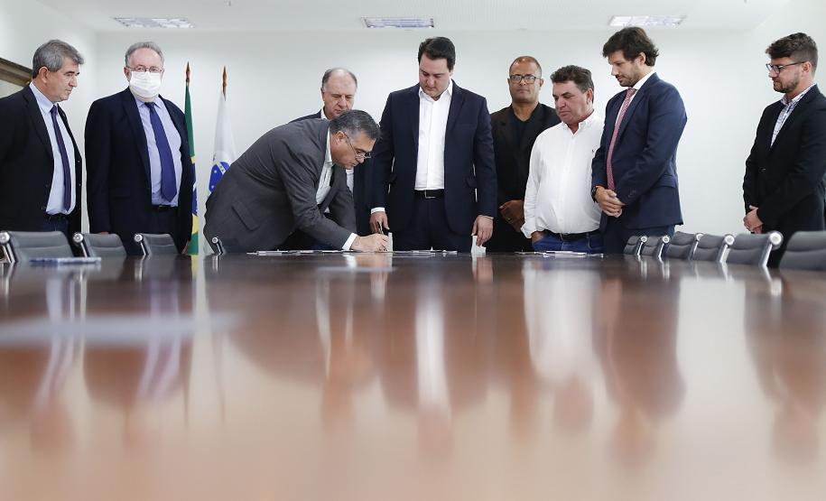 Estado libera recursos para aeroporto, saneamento e Santa Casa de Arapongas