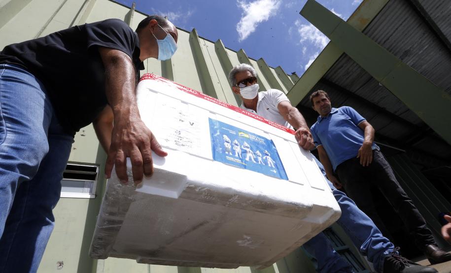 Saúde orienta inicio da segunda dose de reforço para idosos contra a Covid-19 e distribui vacinas para a Campanha de Influenza