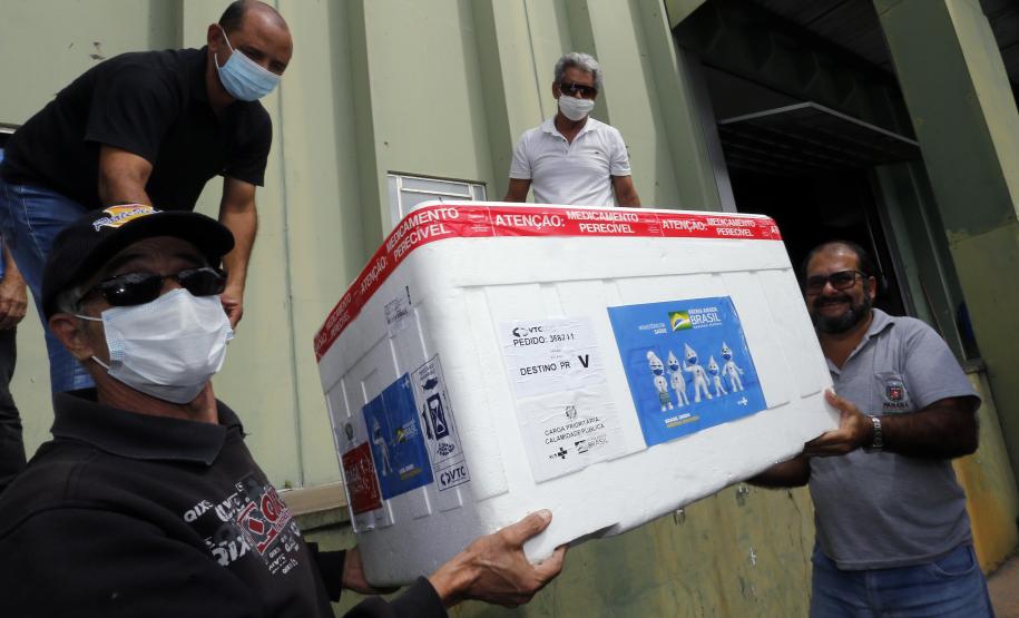 Saúde orienta inicio da segunda dose de reforço para idosos contra a Covid-19 e distribui vacinas para a Campanha de Influenza