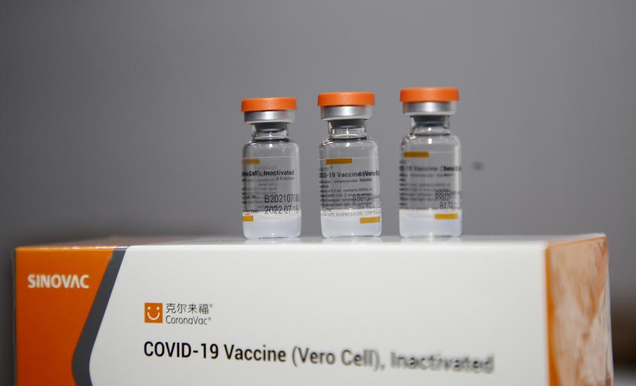 Saúde orienta inicio da segunda dose de reforço para idosos contra a Covid-19 e distribui vacinas para a Campanha de Influenza