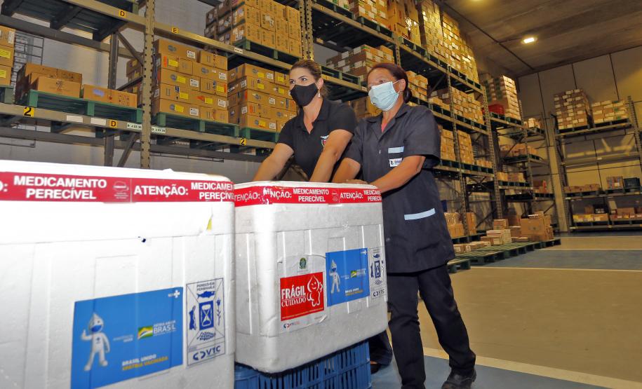 Saúde orienta inicio da segunda dose de reforço para idosos contra a Covid-19 e distribui vacinas para a Campanha de Influenza