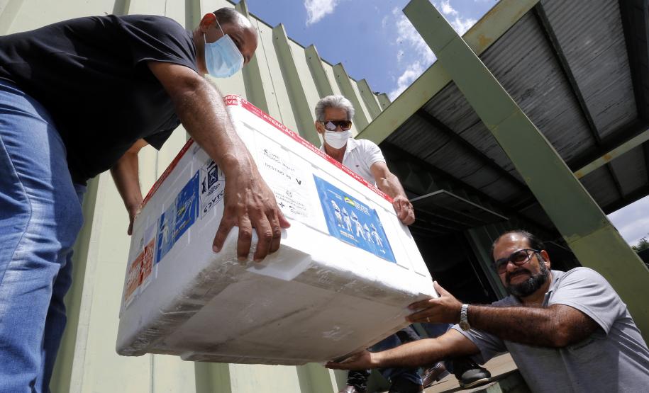 Saúde orienta inicio da segunda dose de reforço para idosos contra a Covid-19 e distribui vacinas para a Campanha de Influenza