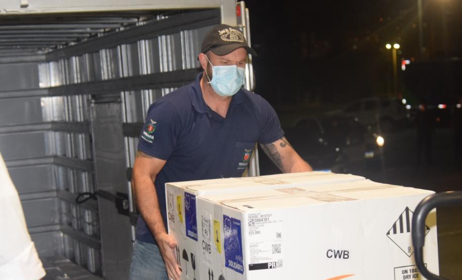 Mais 194 mil vacinas da Pfizer contra a Covid-19 chegam ao Estado