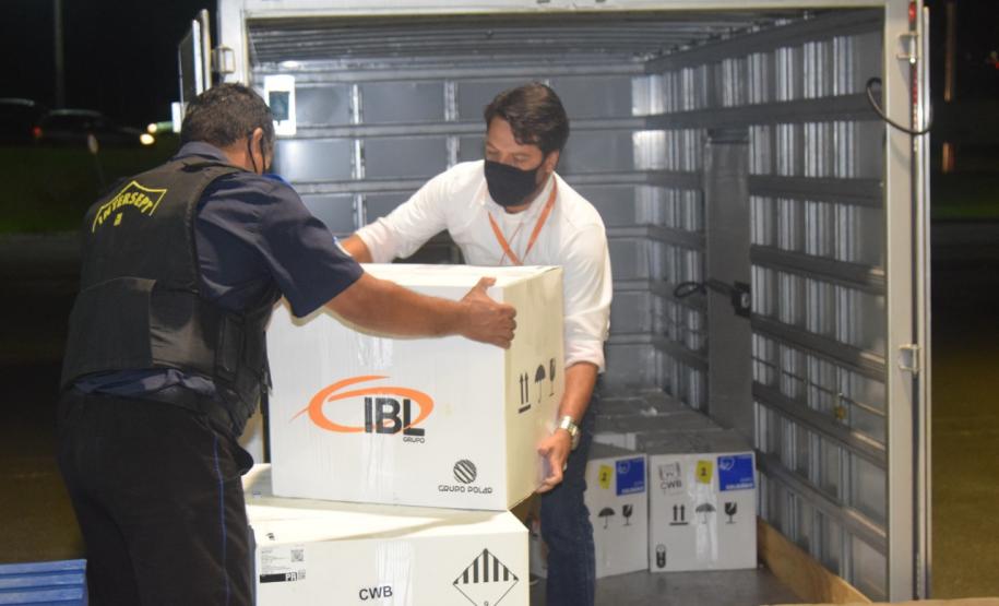 Mais 194 mil vacinas da Pfizer contra a Covid-19 chegam ao Estado