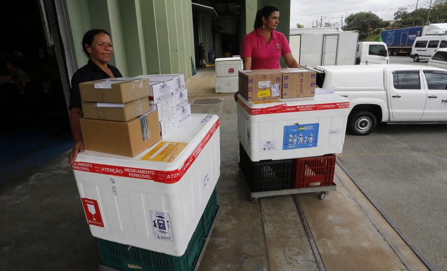 Saúde reabastece regionais com vacinas da gripe e Covid-19
