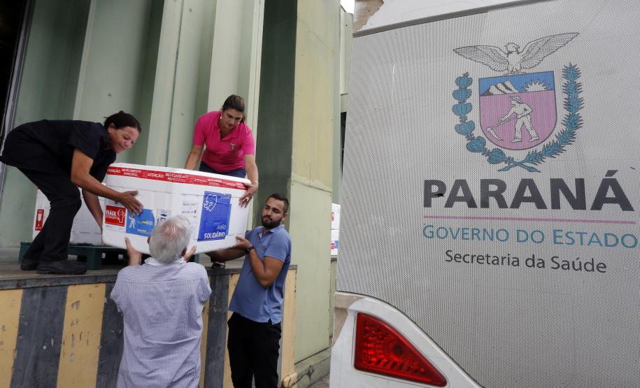 Saúde reabastece regionais com vacinas da gripe e Covid-19