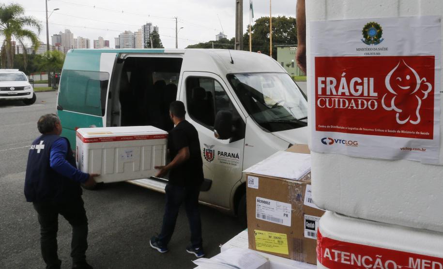 Saúde reabastece regionais com vacinas da gripe e Covid-19