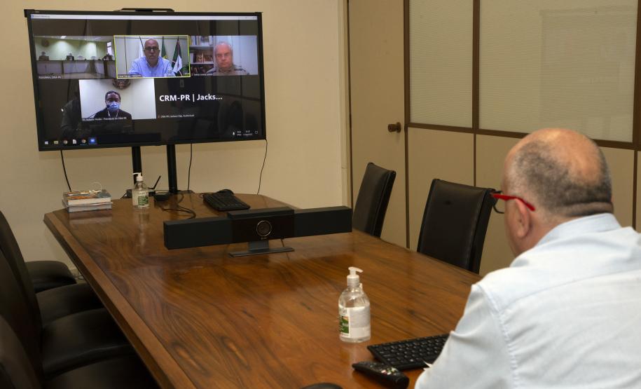 Sesa debate ações com o Conselho Regional de Medicina do Paraná