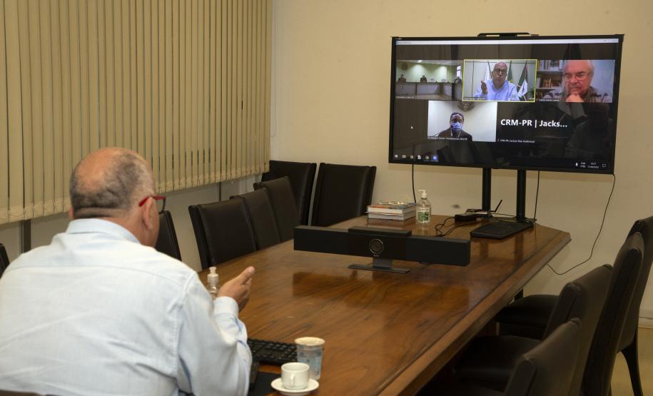 Sesa debate ações com o Conselho Regional de Medicina do Paraná