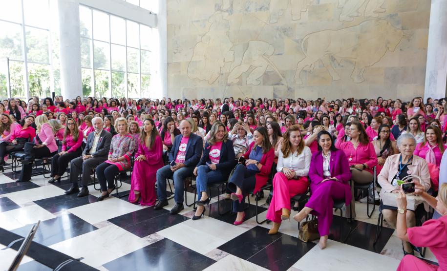 Primeira-dama destaca importância da conscientização contra o câncer de mama