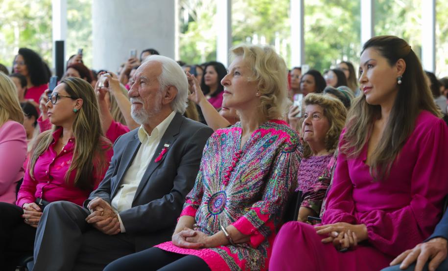 Primeira-dama destaca importância da conscientização contra o câncer de mama