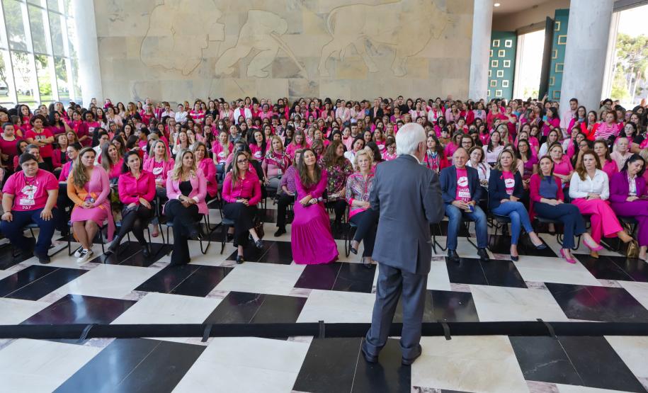 Primeira-dama destaca importância da conscientização contra o câncer de mama
