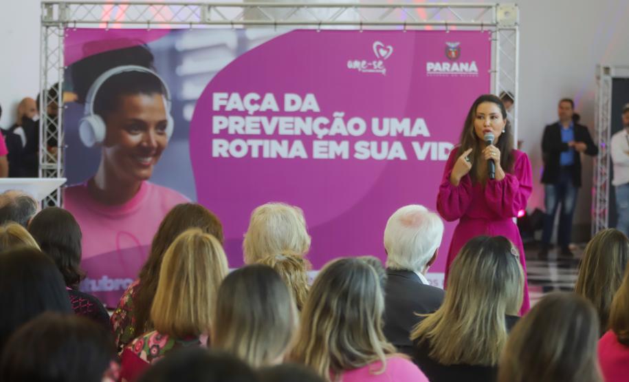 Primeira-dama destaca importância da conscientização contra o câncer de mama
