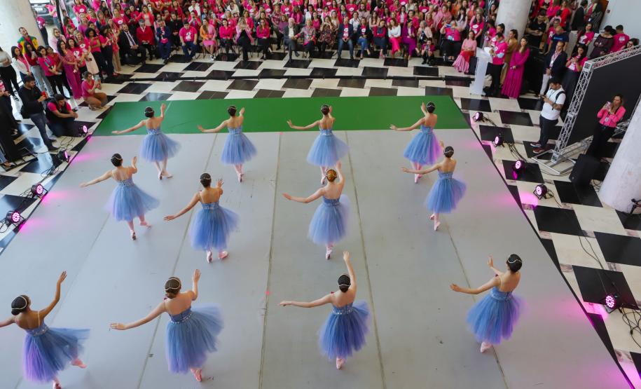 Primeira-dama destaca importância da conscientização contra o câncer de mama