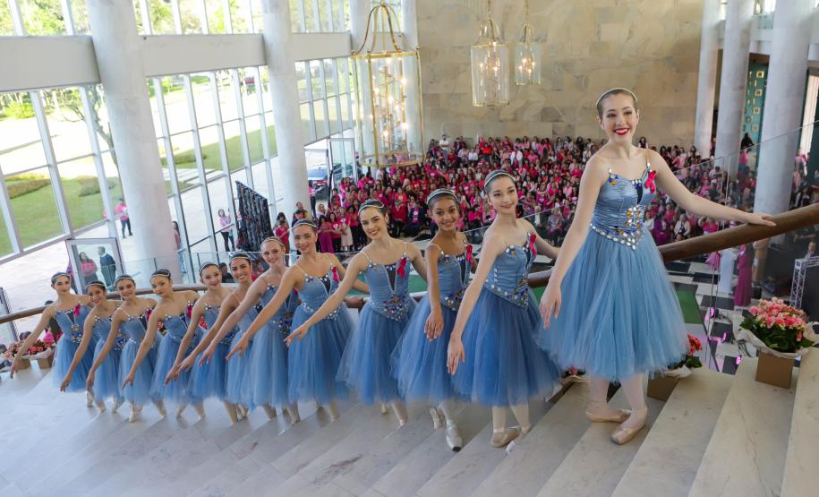 Primeira-dama destaca importância da conscientização contra o câncer de mama