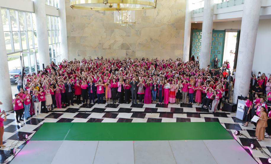 Primeira-dama destaca importância da conscientização contra o câncer de mama