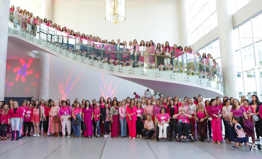 Primeira-dama destaca importância da conscientização contra o câncer de mama