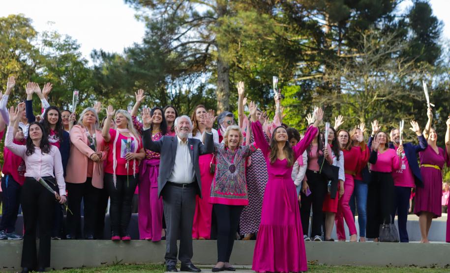 Primeira-dama destaca importância da conscientização contra o câncer de mama