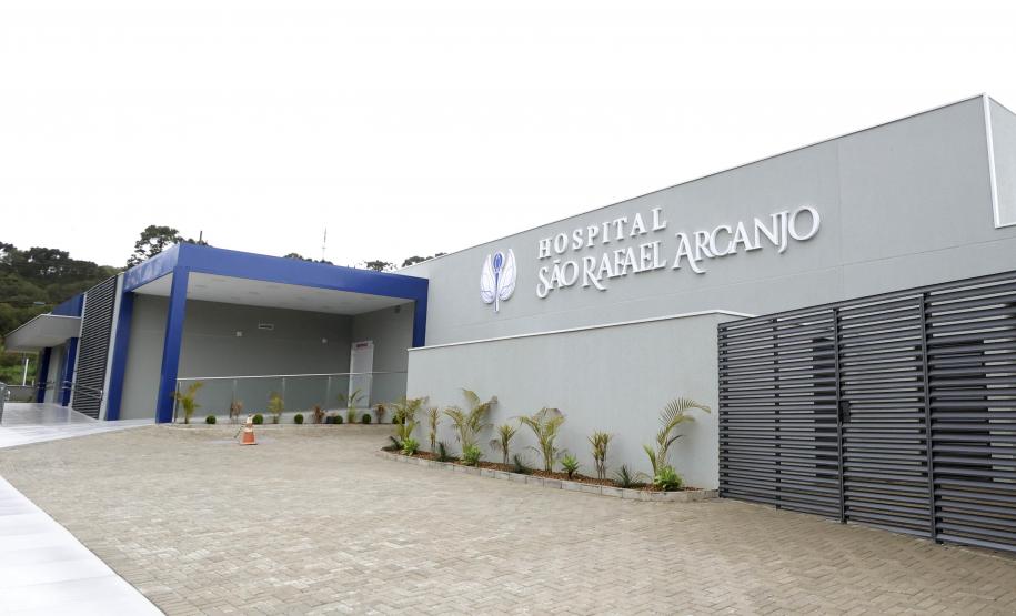 Governador em exercício participa da inauguração de novo complexo médico de Colombo