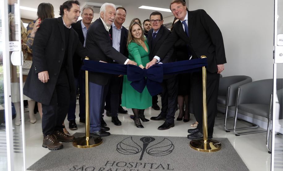 Governador em exercício participa da inauguração de novo complexo médico de Colombo