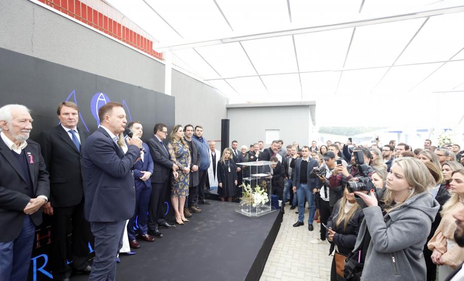 Governador em exercício participa da inauguração de novo complexo médico de Colombo