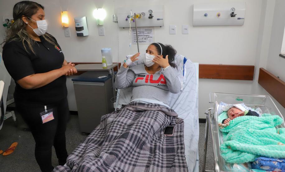 Em parceria com Curitiba, Hospital do Trabalhador faz parto com apoio de intérprete de libras