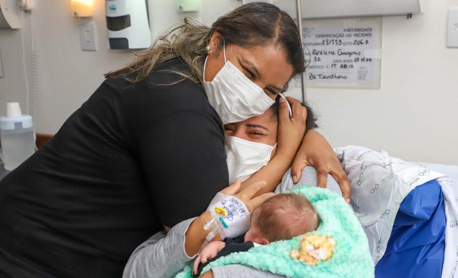 Em parceria com Curitiba, Hospital do Trabalhador faz parto com apoio de intérprete de libras