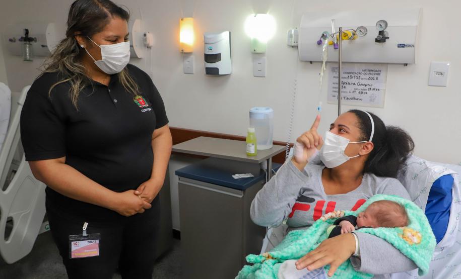 Em parceria com Curitiba, Hospital do Trabalhador faz parto com apoio de intérprete de libras