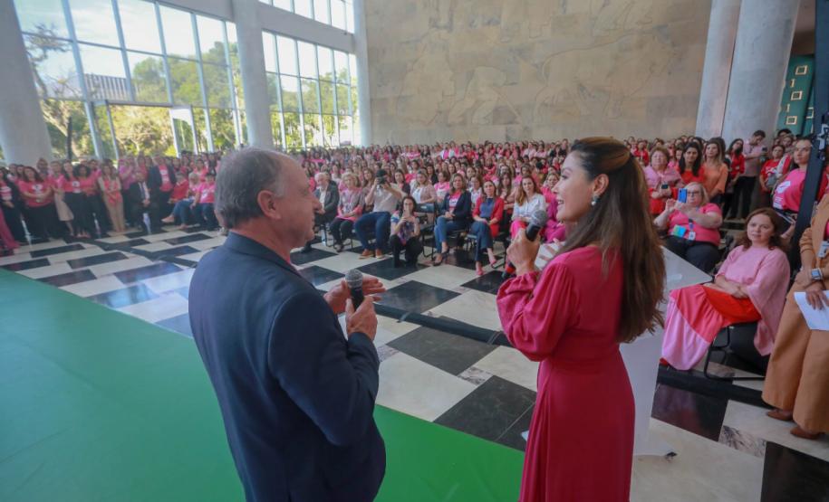 Primeira-dama destaca importância da conscientização contra o câncer de mama