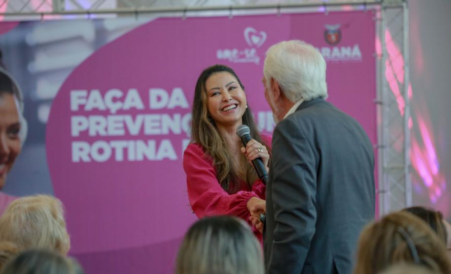 Primeira-dama destaca importância da conscientização contra o câncer de mama