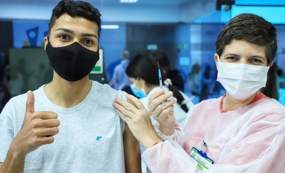 Campanha de vacinação contra a Covid-19 completa dois anos no Paraná