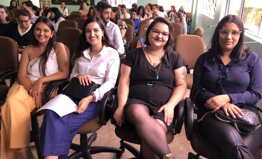 Escola de Saúde Publica forma oito novos profissionais em enfermagem obstétrica e multiprofissional em Saúde Mental