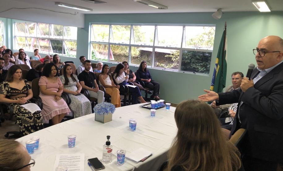 Escola de Saúde Publica forma oito novos profissionais em enfermagem obstétrica e multiprofissional em Saúde Mental