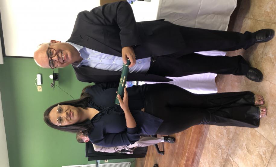 Escola de Saúde Publica forma oito novos profissionais em enfermagem obstétrica e multiprofissional em Saúde Mental