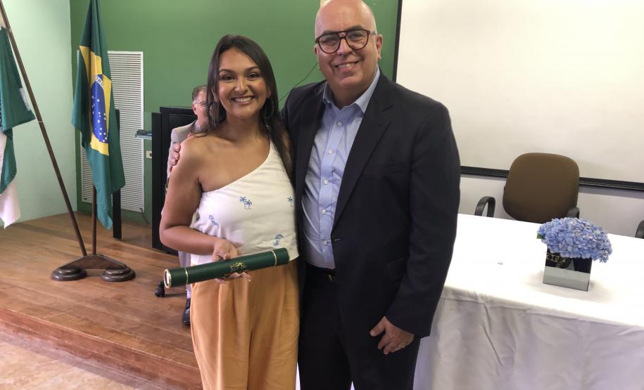 Escola de Saúde Publica forma oito novos profissionais em enfermagem obstétrica e multiprofissional em Saúde Mental