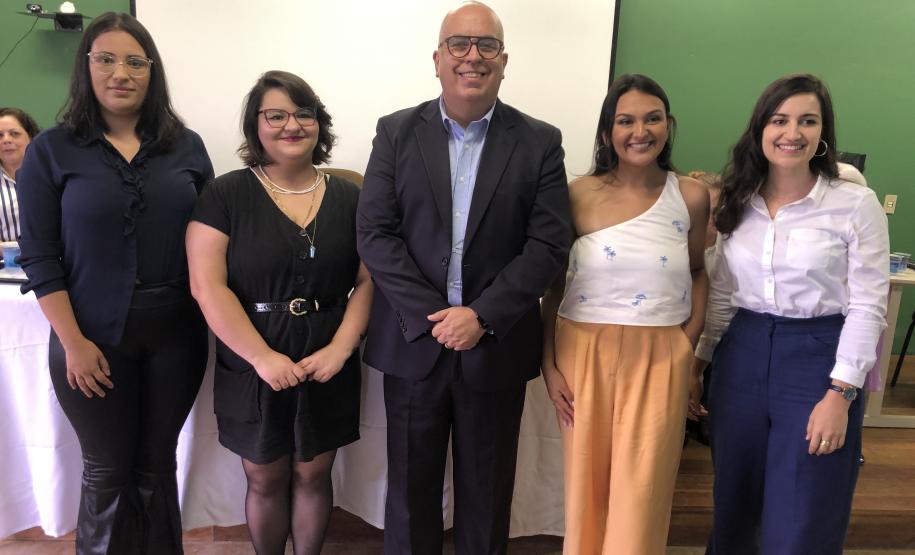 Escola de Saúde Publica forma oito novos profissionais em enfermagem obstétrica e multiprofissional em Saúde Mental