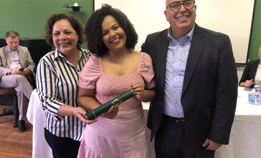 Escola de Saúde Publica forma oito novos profissionais em enfermagem obstétrica e multiprofissional em Saúde Mental