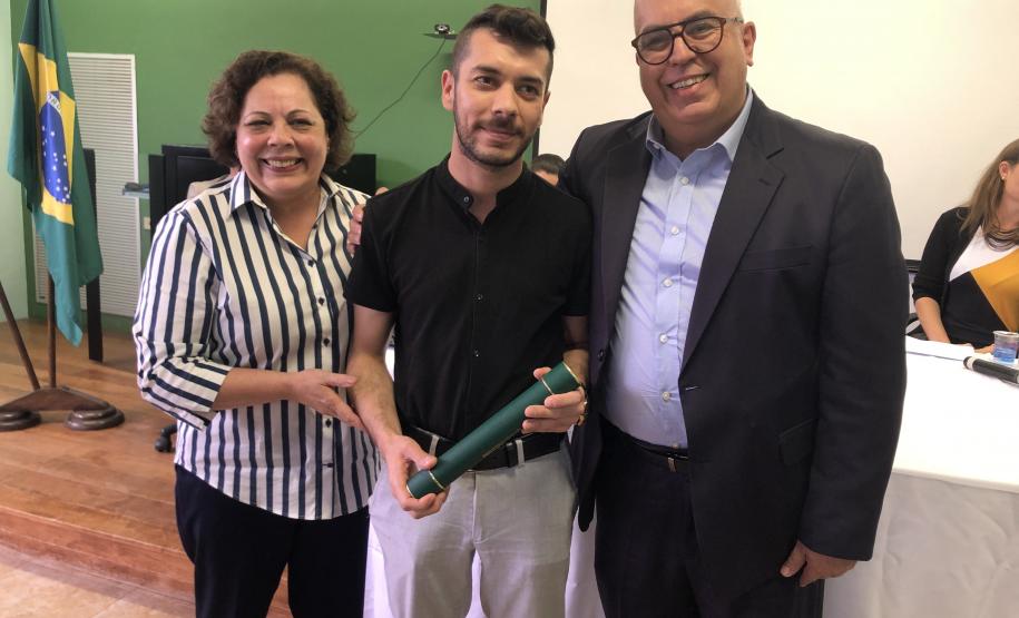 Escola de Saúde Publica forma oito novos profissionais em enfermagem obstétrica e multiprofissional em Saúde Mental