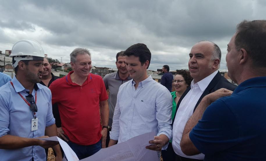 Secretários vistoriam obras do Hospital de Colombo, que reforçará atendimento na região