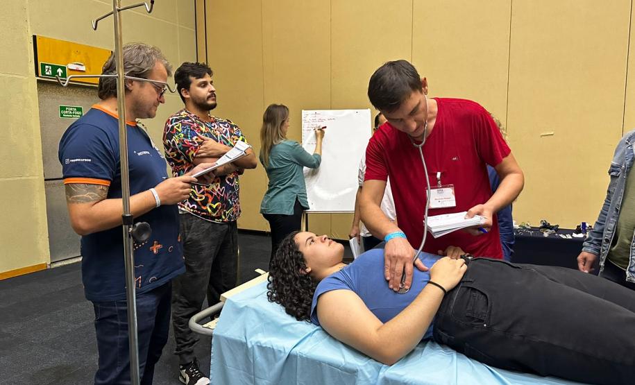 Governo inicia certificação internacional de mil profissionais para atendimento de urgência